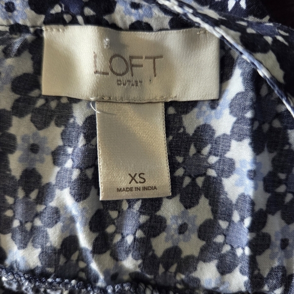 ⭐️LOFT Blue and White Fitted 3/4 Sleeve Blousesize XS - Picture 4 of 4